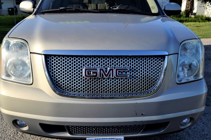 moto-LA GARDE FREINET-min_gmc-yukon-truck-grill-2828425